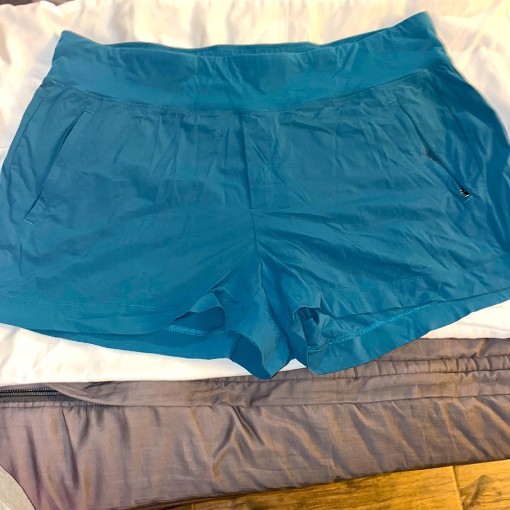 Athleta Trekkie North Shorts